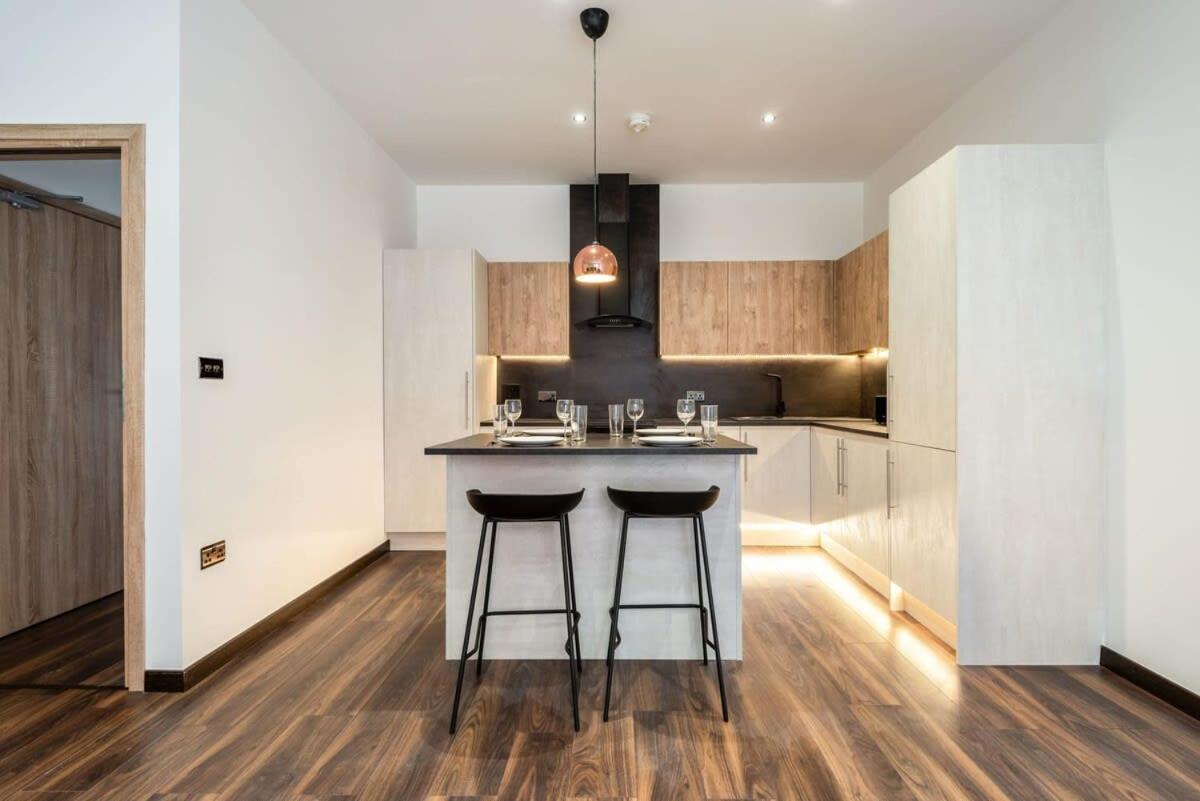 Characterful 2 Bed Apartment With Parking In Hull キングストン・アポン・ハル エクステリア 写真