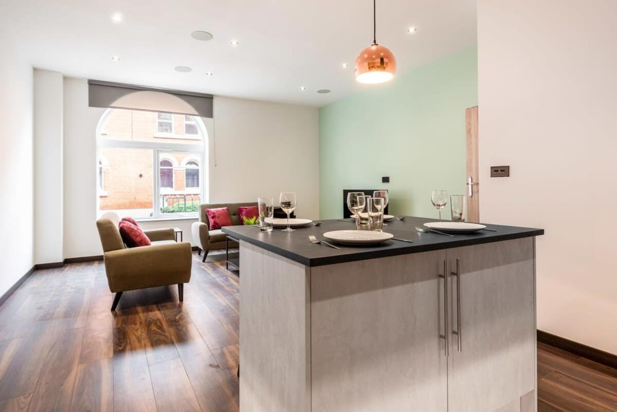 Characterful 2 Bed Apartment With Parking In Hull キングストン・アポン・ハル エクステリア 写真