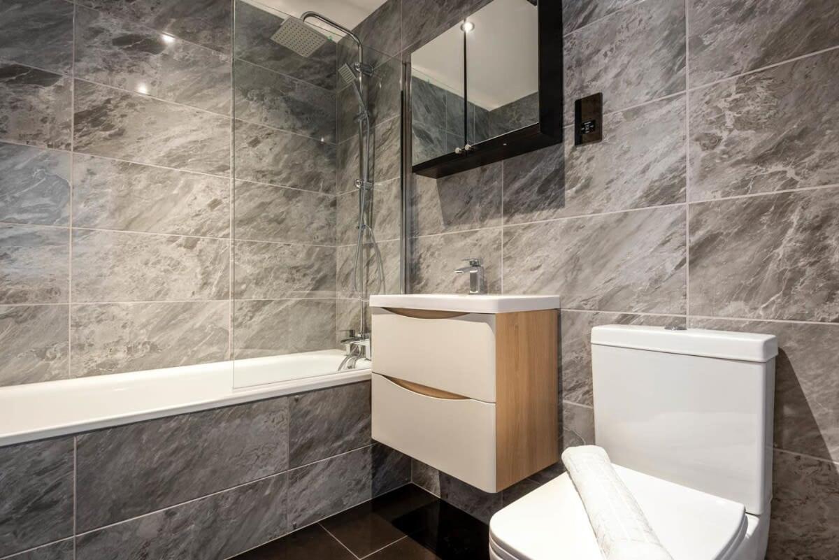 Characterful 2 Bed Apartment With Parking In Hull キングストン・アポン・ハル エクステリア 写真